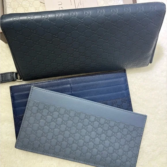 Authentic Gucci Navy Leather Wristlet - Picture 6 of 16